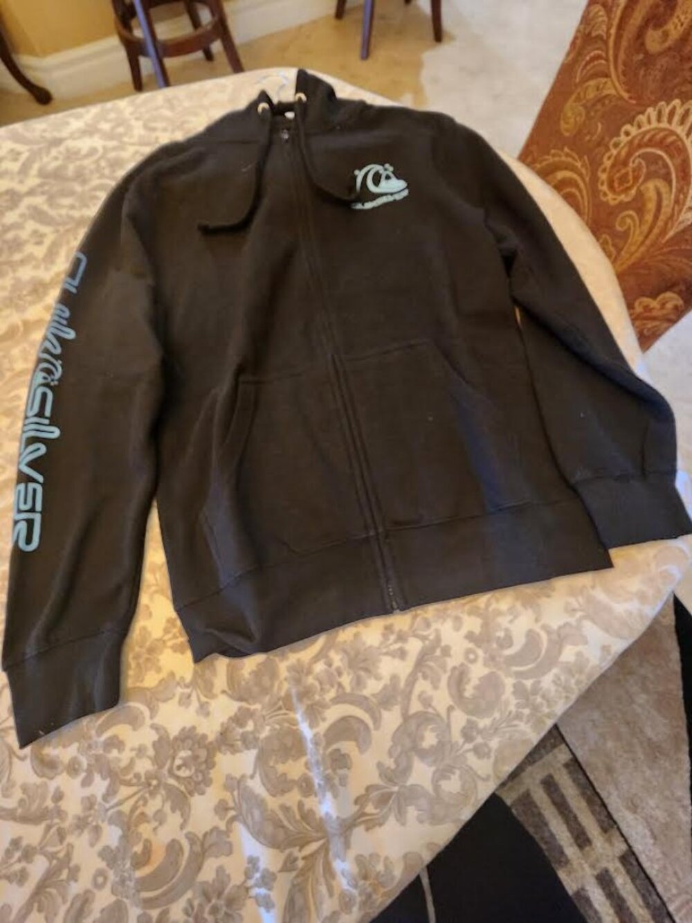 NWT-MENS SIZE S QUICKSILVER FULL ZIP STYLE HOODIE